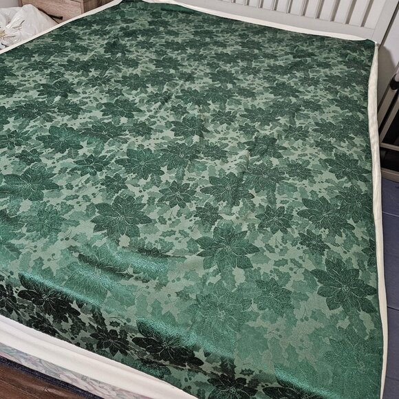 Green Jacquard Damask Rectangle Tablecloth 81x57 Poinsettia Holly Christmas Xmas - Picture 6 of 8